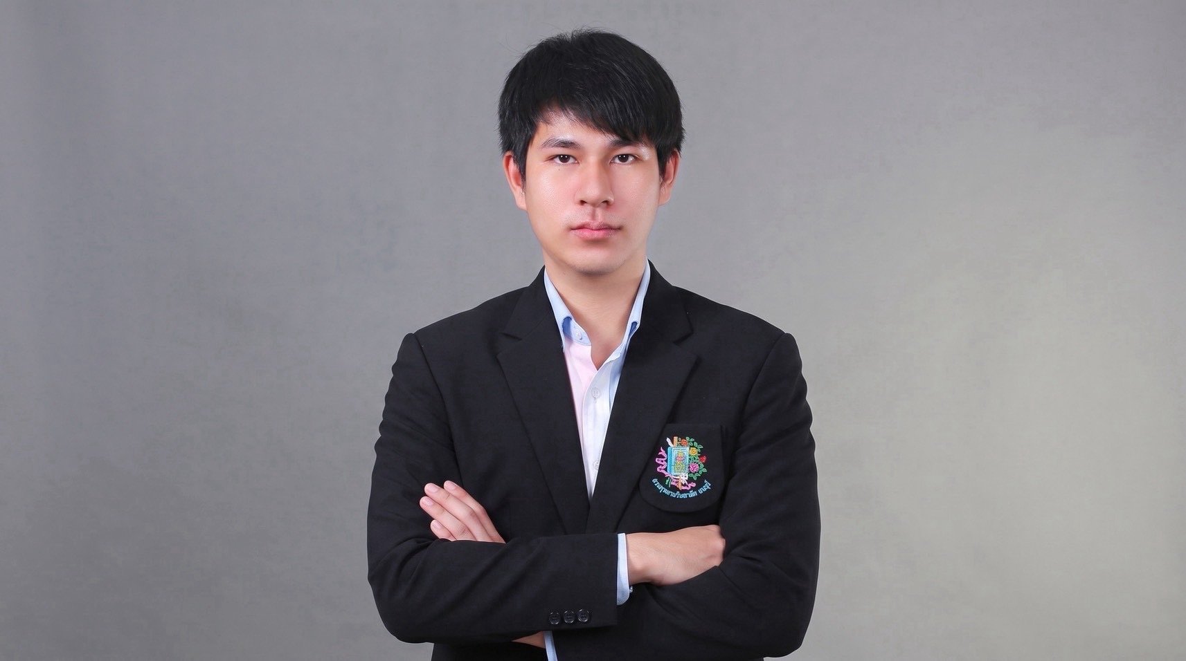 นายธเนศ ดิ้นสกุล